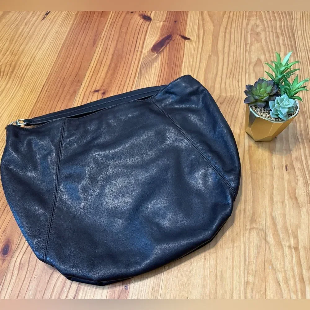 Liz Claiborne Black Leather Shoulder Bucket Handbag Hobo